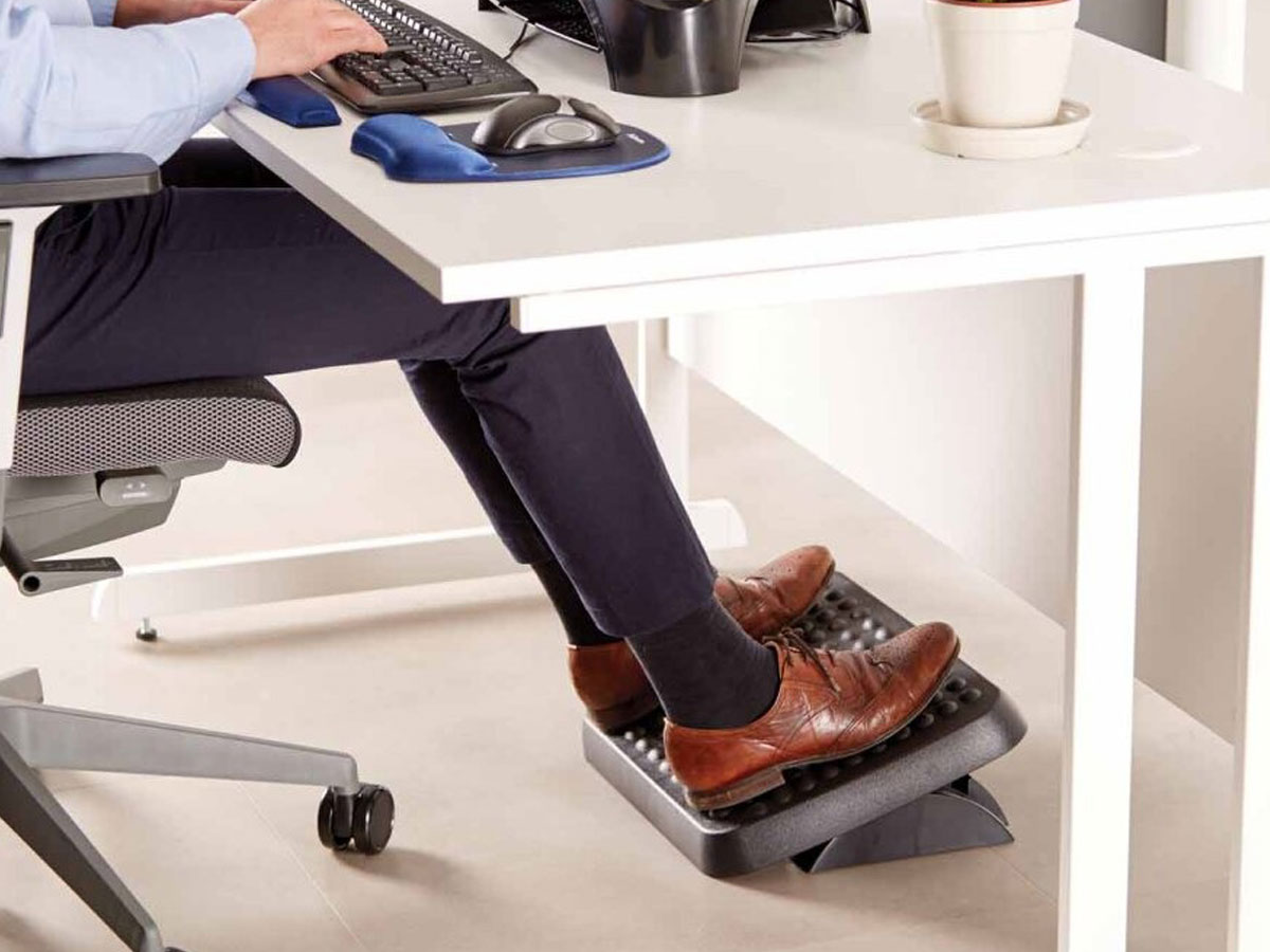Podnóżek ergonomiczny pod stopy Fellowes 48121-70 - Grafika lifestyle