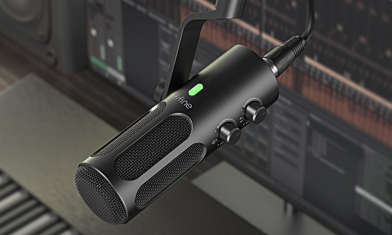 Dynamiczny mikrofon Fifine TANK3 USB + XLR - Grafika lifestyle