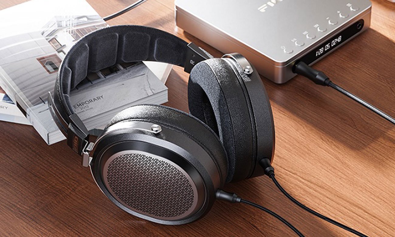 Słuchawki przewodowe FiiO FT1 Pro - Grafika lifestyle