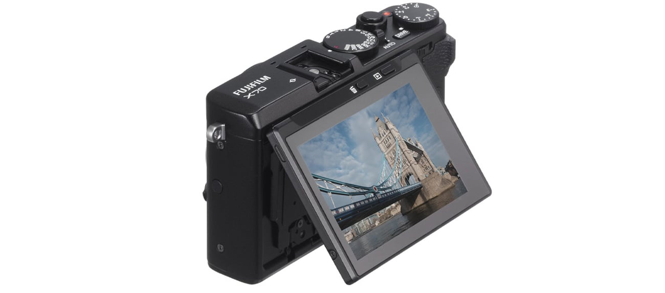 Aparat kompaktowy Fujifilm FinePix X70 bokiem