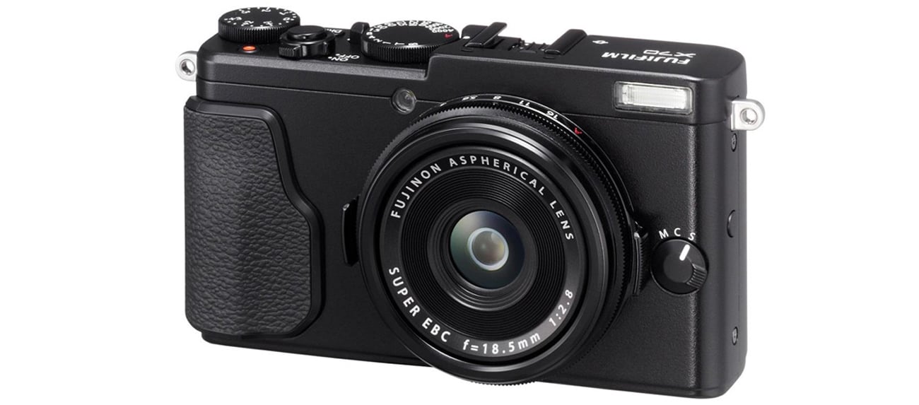 Aparat kompaktowy Fujifilm FinePix X70 obiektyw