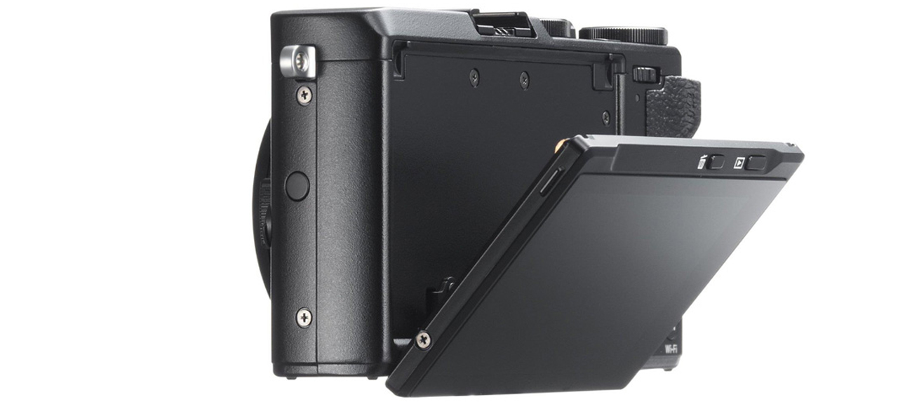 Aparat kompaktowy Fujifilm FinePix X70 uchylany ekran