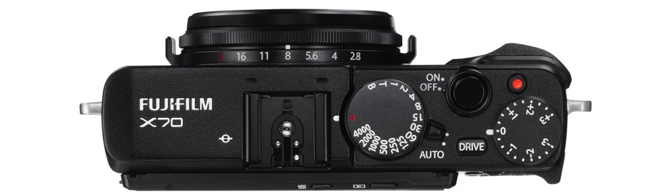 Aparat kompaktowy Fujifilm FinePix X70 z góry