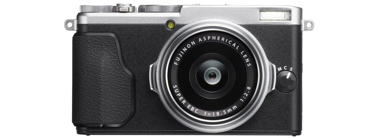 Aparat kompaktowy Fujifilm FinePix X70 przód