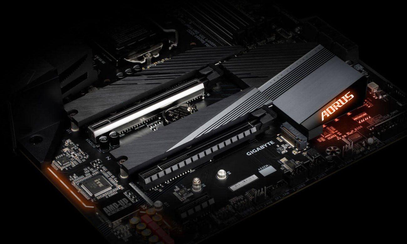 Gigabyte Z590 AORUS ELITE AX - Złącza M.2
