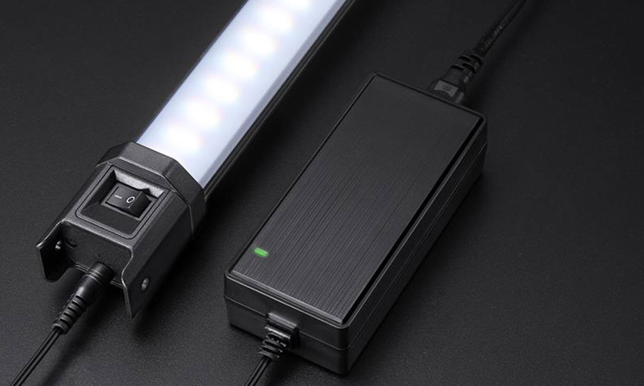 Tuba Świetlna RGB Godox TL60 ładwowanie