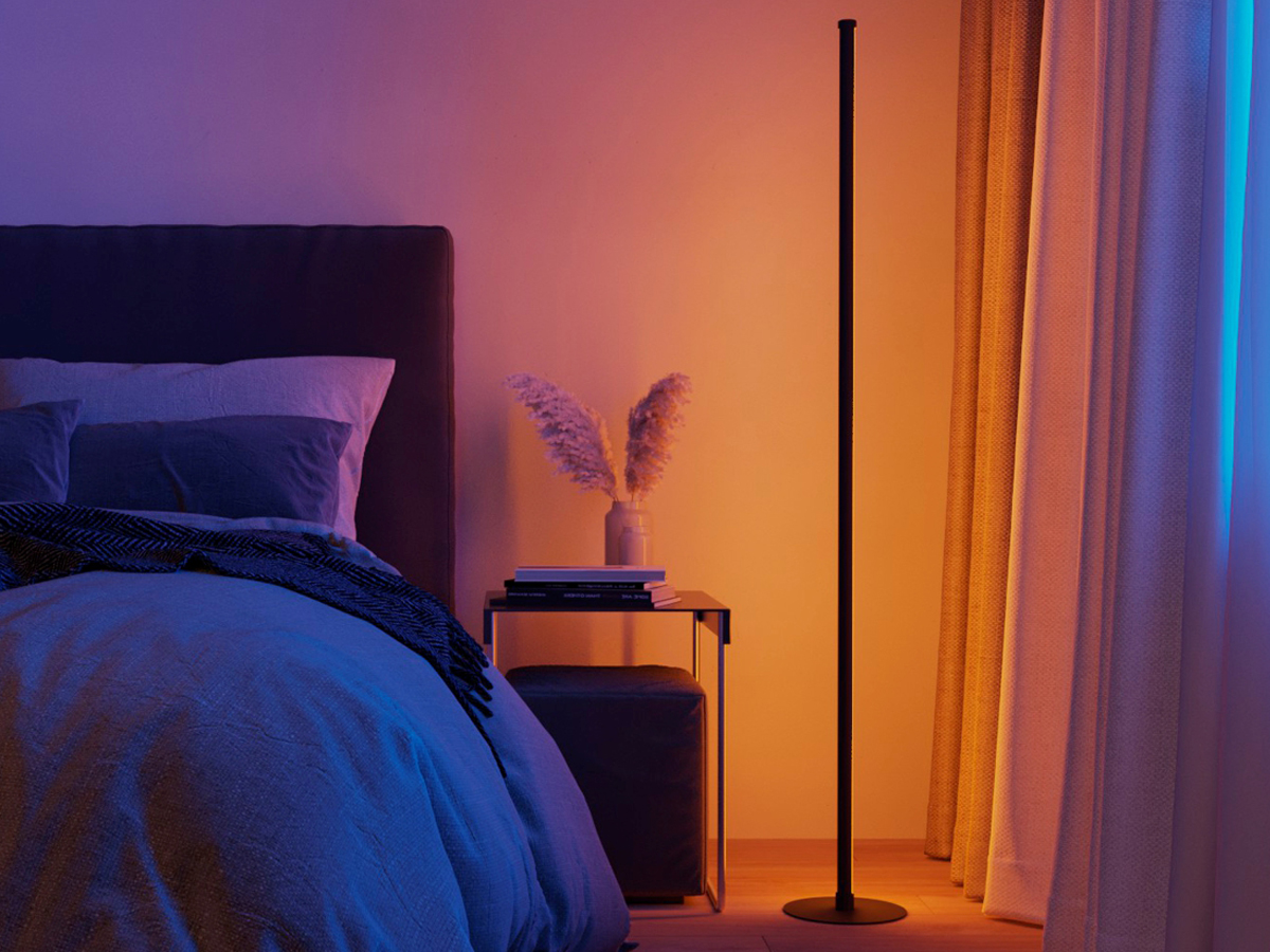 Lampa podłogowa narożna LED Wi-Fi RGB Hama 176631 - Grafika lifestyle
