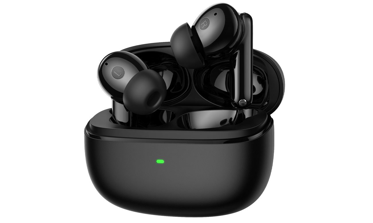 HATOR Hyperpunk Truepods Hybrid ANC Czarne - Widok od przodu pod kątem wraz z otwartym etui ładującym