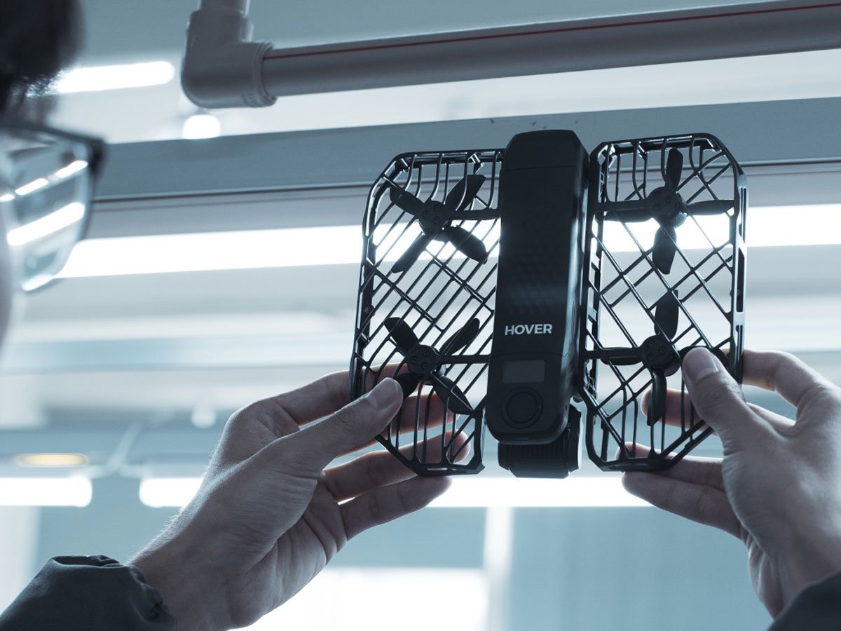 Dron HOVERAir X1 PRO - Grafika lifestyle
