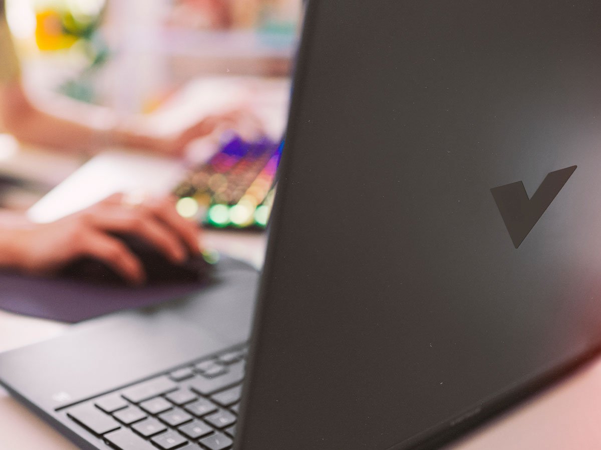 HP Victus 15 tył