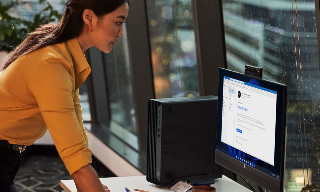 HP Elite 800 G9 SFF bok