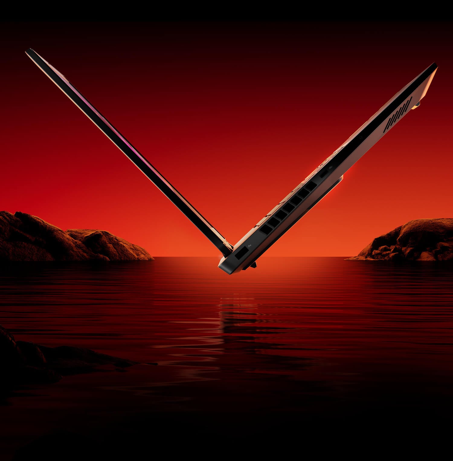 Smukły profil boczny laptopa HP OMEN 16 unoszącego się nad taflą wody o zachodzie słońca