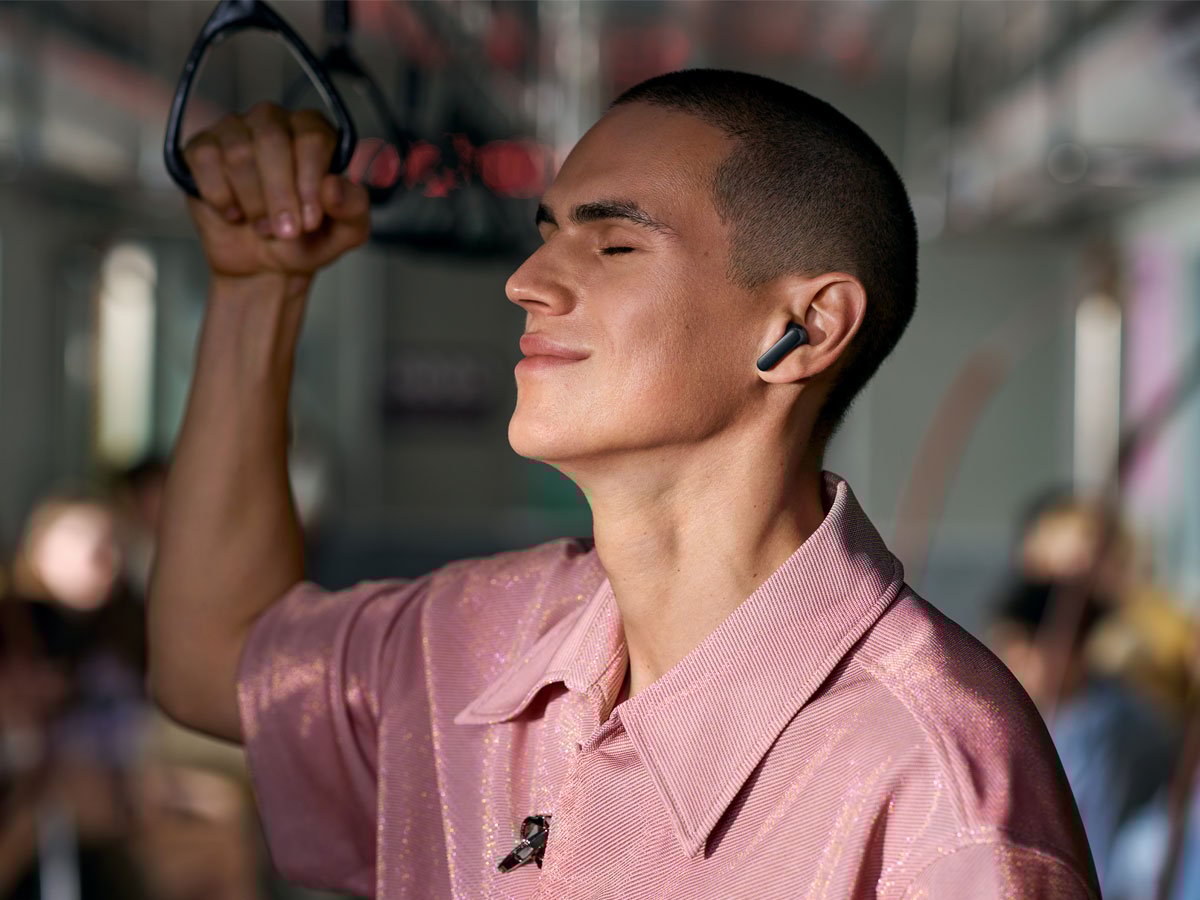 Słuchawki bezprzewodowe Huawei FreeBuds 7i - Grafika lifestyle