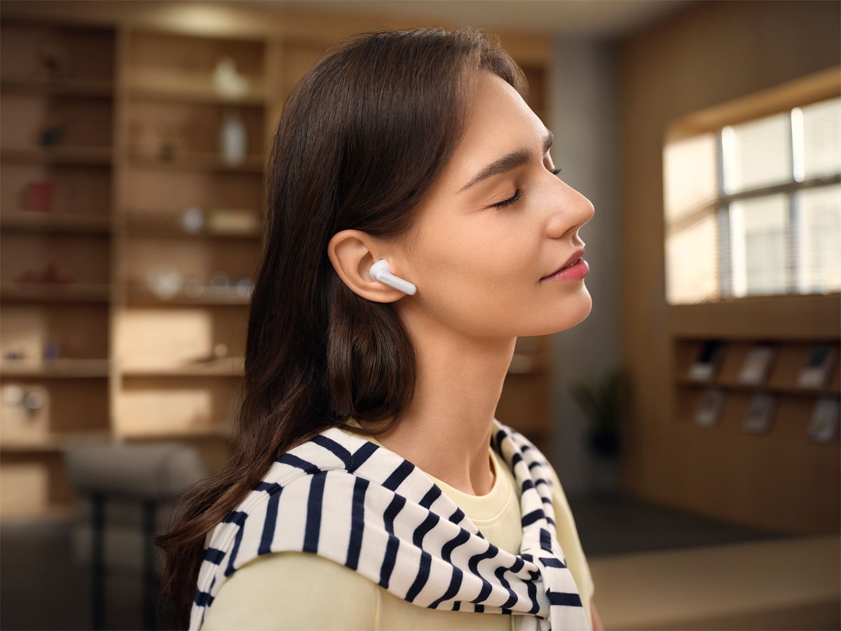 Słuchawki bezprzewodowe HUAWEI FreeBuds SE 4 ANC - Grafika lifestyle