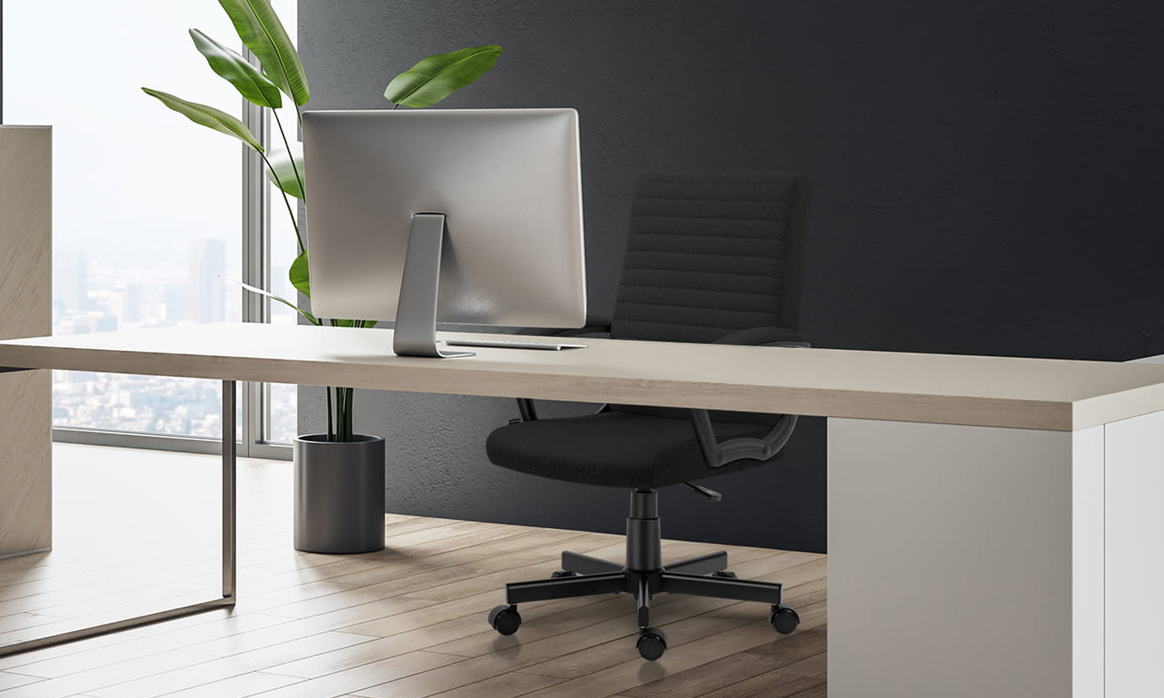 Fotel biurowy Mark Adler Boss 2.5 Czarny - Grafika lifestyle