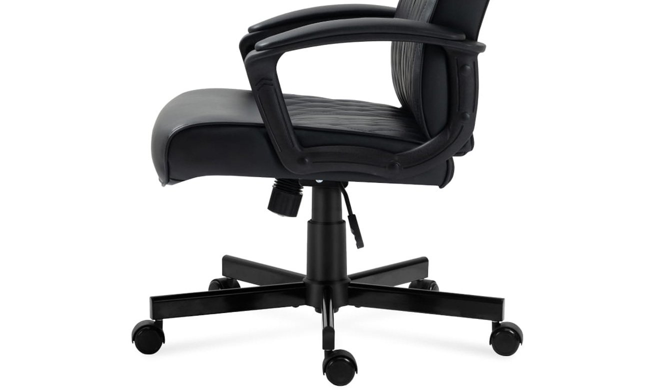 Fotel biurowy Mark Adler Boss 3.2 Black - Zbliżenie na podstawę i kółka