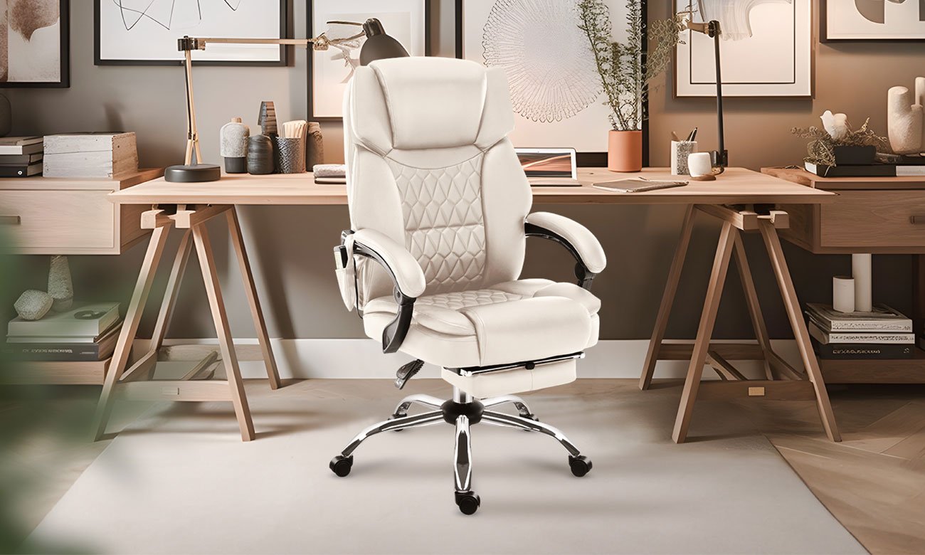 Fotel biurowy z masażem Mark Adler Boss 6.0 Beżowy - Grafika lifestyle
