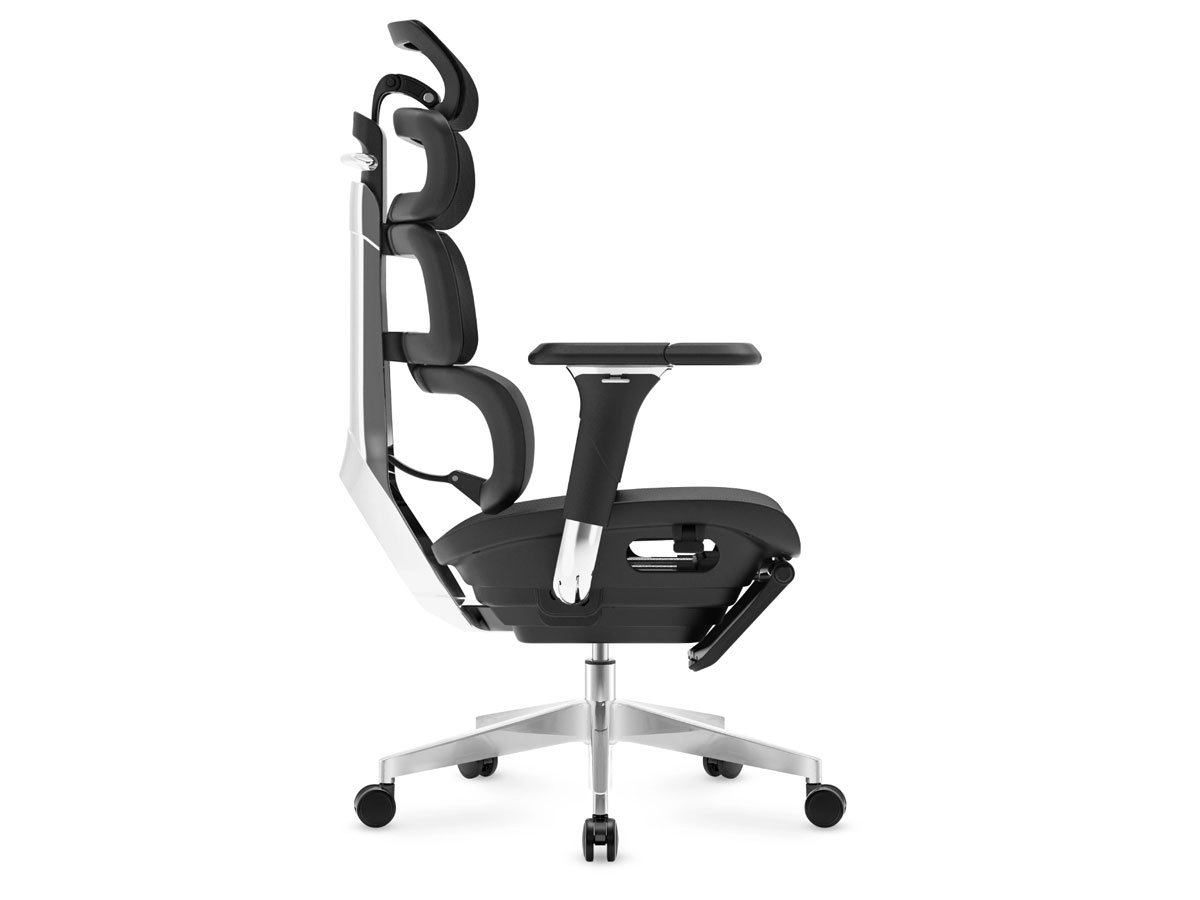 Fotel ergonomiczny Mark Adler Expert 9.8 Czarny - Widok prawego boku