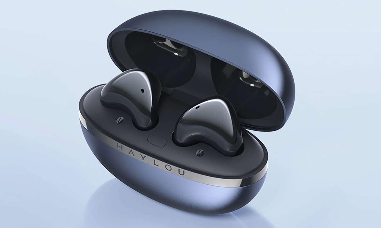 Słuchawki bezprzewodowe Haylou X1 2023 Niebieskie - Widok od przodu pod kątem wraz z otwartym etui ładującym