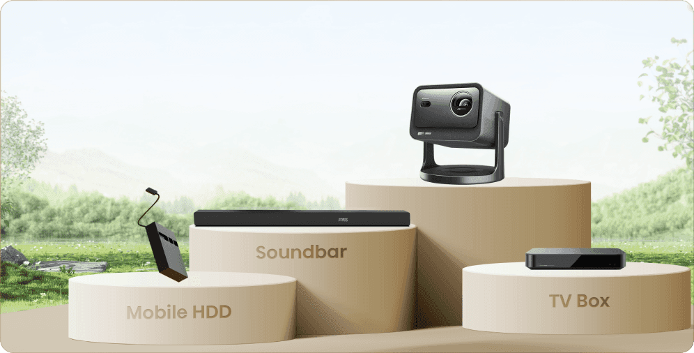 Projektor oraz kompatybilne urządzenia: Soundbar, TV Box i dysk Mobile HDD na okrągłych podstawach.