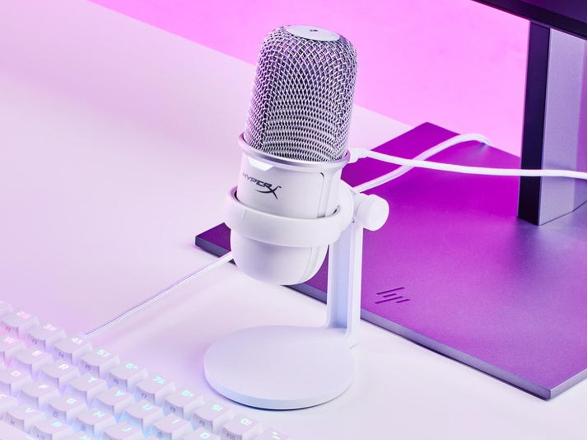 Mikrofon HyperX SoloCast Biały - Grafika lifestyle