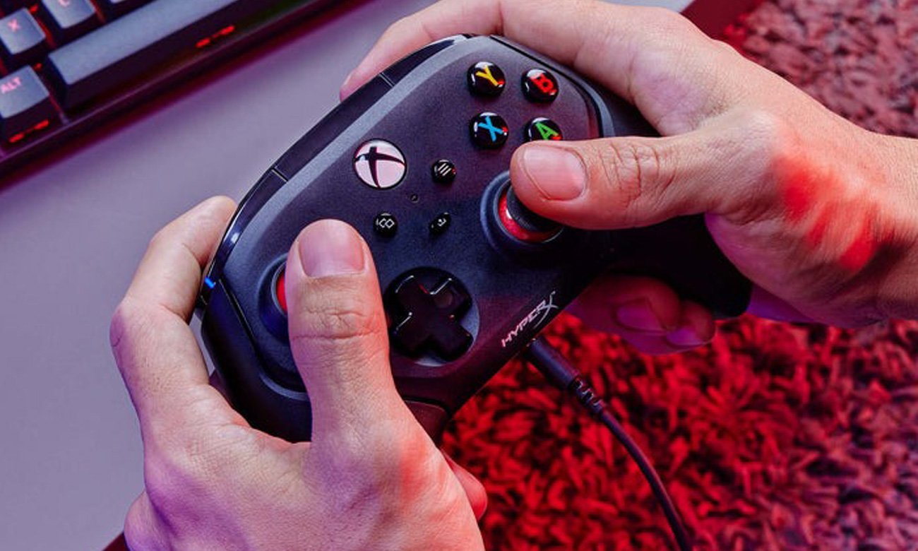 Przewodowy kontroler do Xbox HyperX Clutch Gladiate - Odłączany kabel i teksturowane chwyty