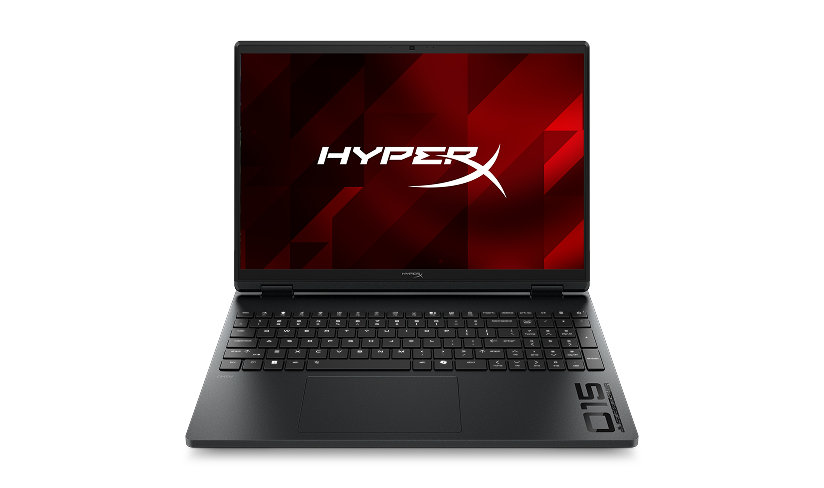 Otwarty laptop HyperX Omen 15 widziany od przodu z włączonym ekranem i logo HyperX