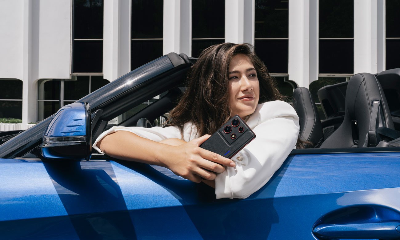 Infinix Note 30 VIP 5G Racing Edition Racing Edition w sportowym aucie