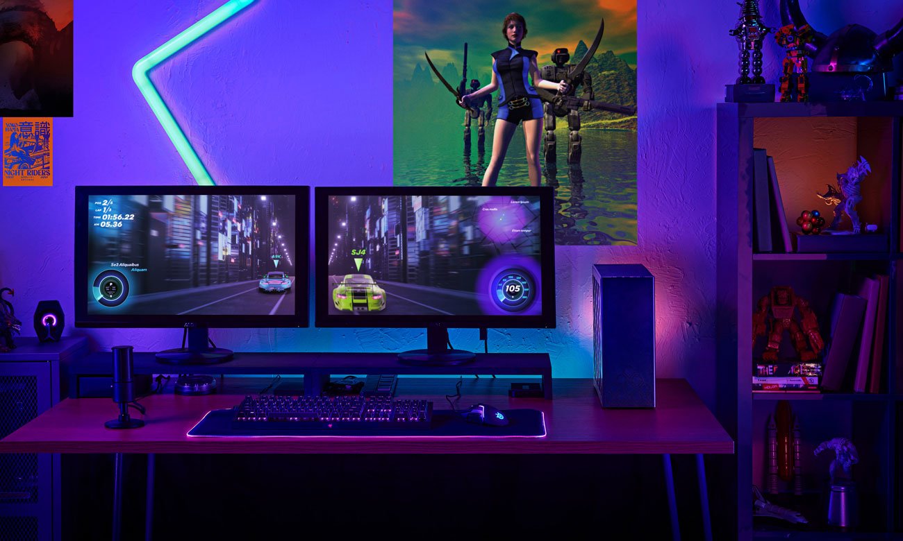 Intel NUC 13 Extreme Kit jak prezentuje się na biurku