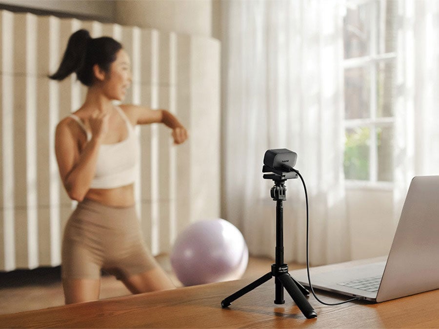 Kamera internetowa Insta360 Link 2C Biała - Grafika lifestyle