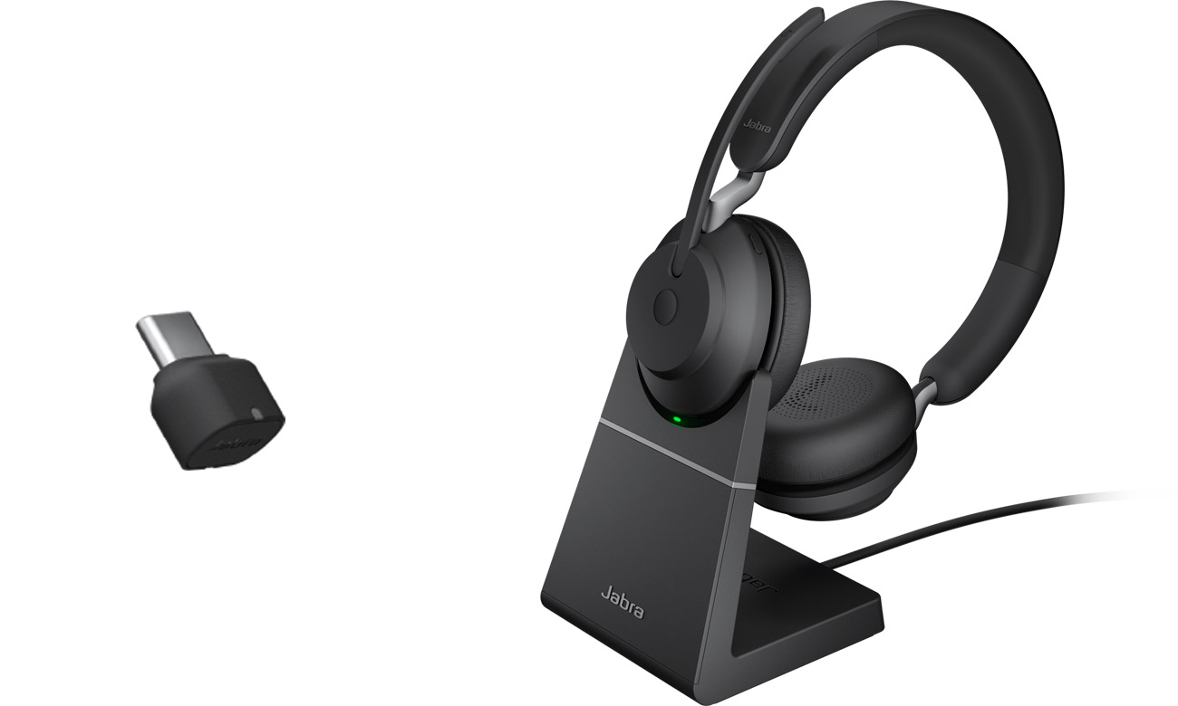 Zestaw słuchawkowy Jabra Evolve2 65 Stereo UC + stacja ładowania + adapter USB-C - Widok od przodu pod kątem