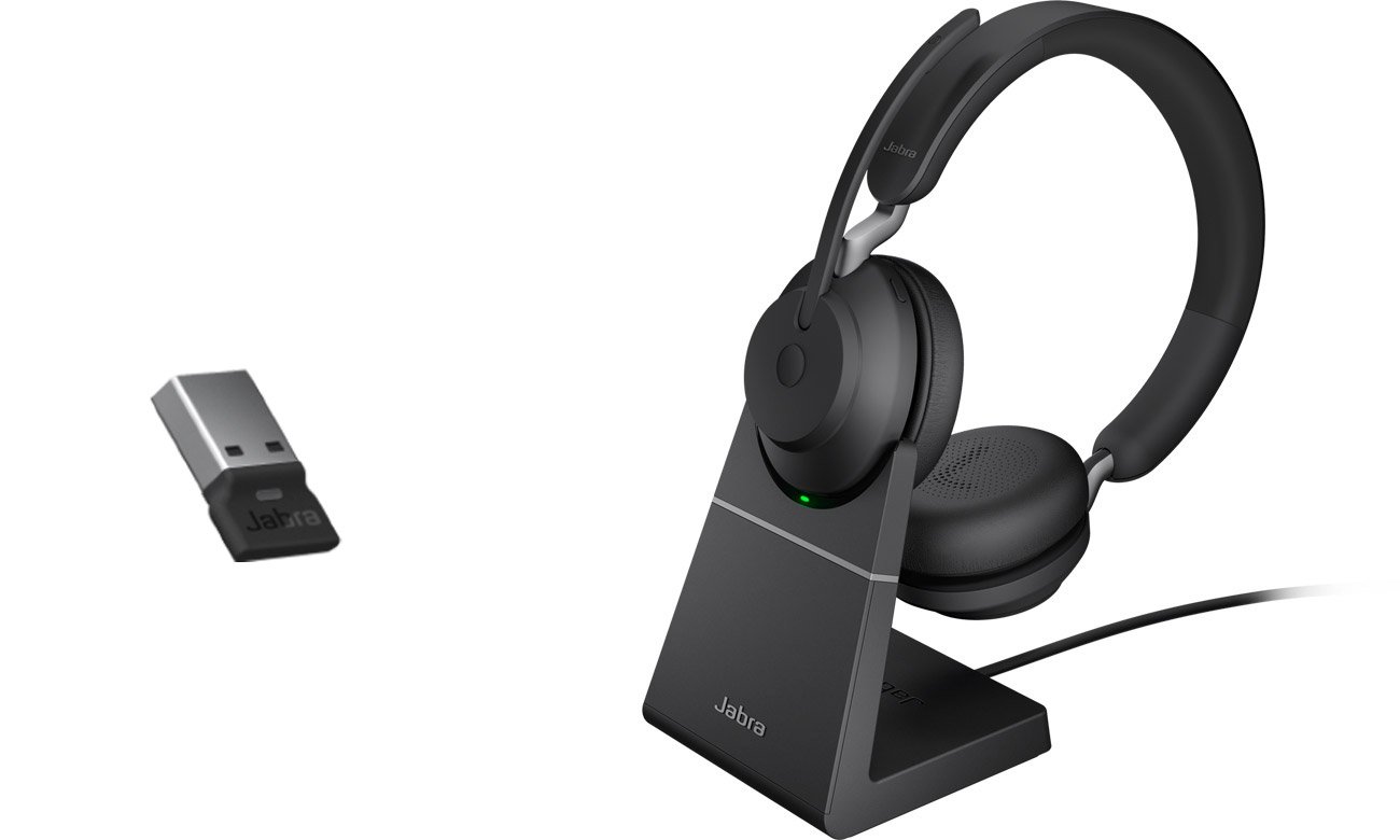 Zestaw słuchawkowy Jabra Evolve2 65 Stereo UC + stacja ładowania + adapter USB-A - Widok od przodu pod kątem