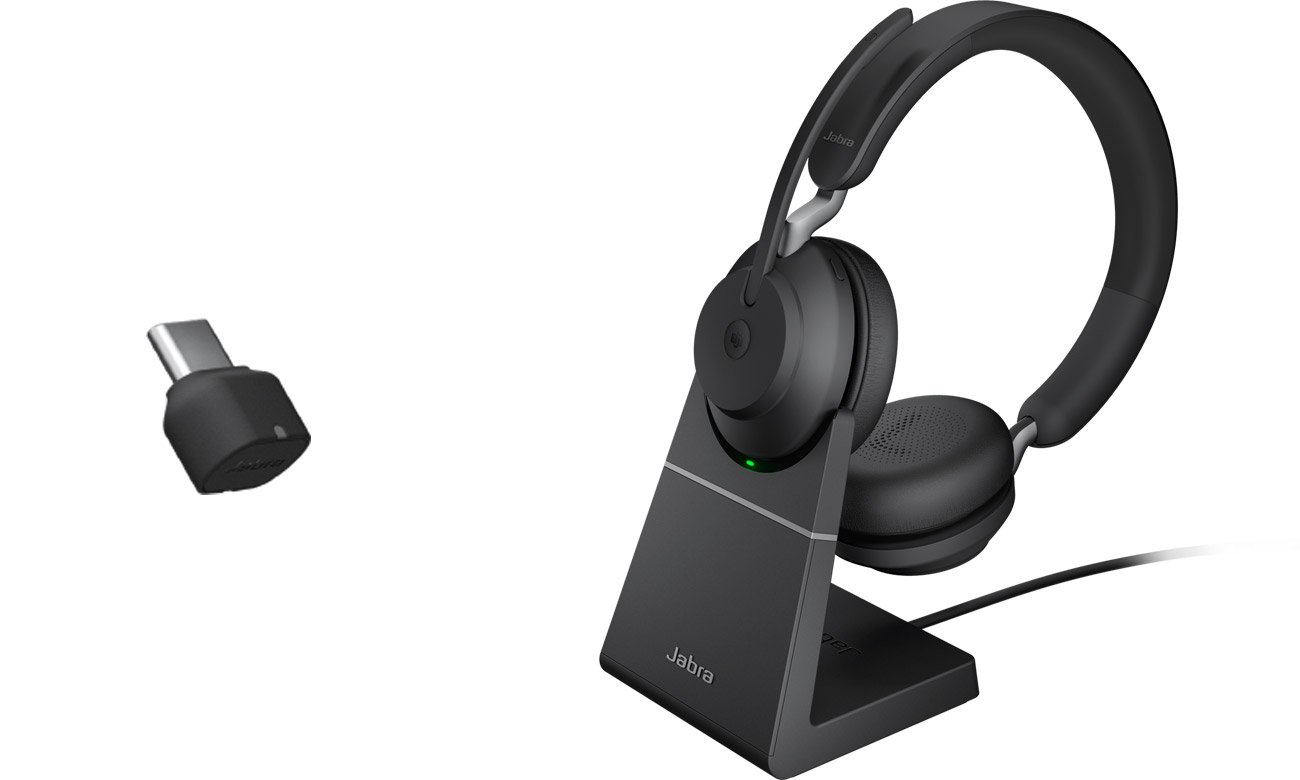 Zestaw słuchawkowy Jabra Evolve2 65 Stereo UC + stacja ładowania + adapter USB-C - Widok od przodu pod kątem