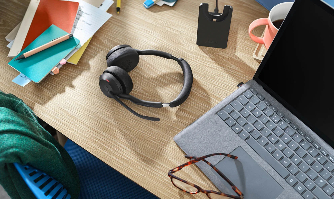 Zestaw słuchawkowy Jabra Evolve2 55 Stereo - Grafika lifestyle