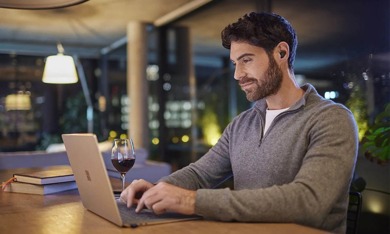 Słuchawki bezprzewodowe Jabra Evolve2 Buds Czarne - Grafika lifestyle