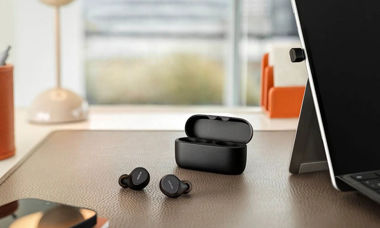 Słuchawki bezprzewodowe Jabra Evolve2 Buds Czarne - Grafika lifestyle