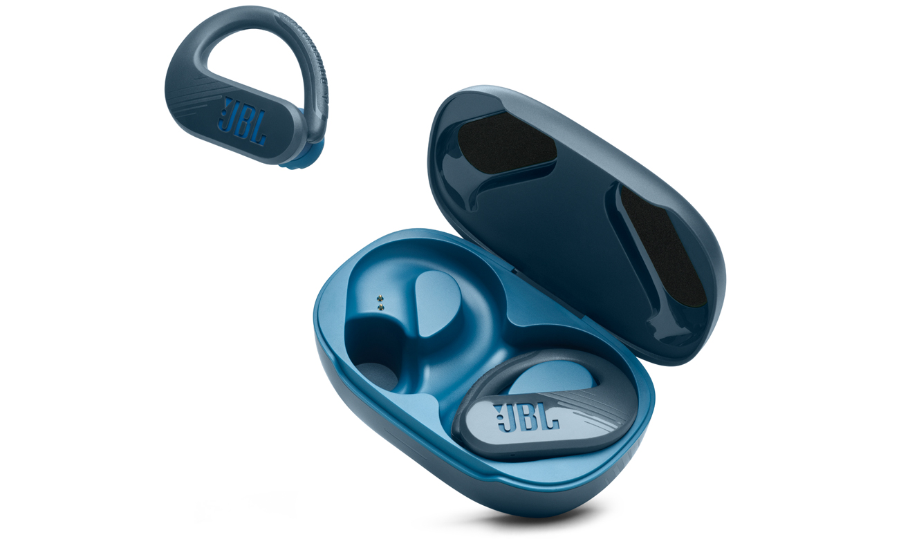 Słuchawki bezprzewodowe JBL Endurance PEAK 3 Niebieskie - Widok od przodu pod kątem wraz z otwartym etui ładującym