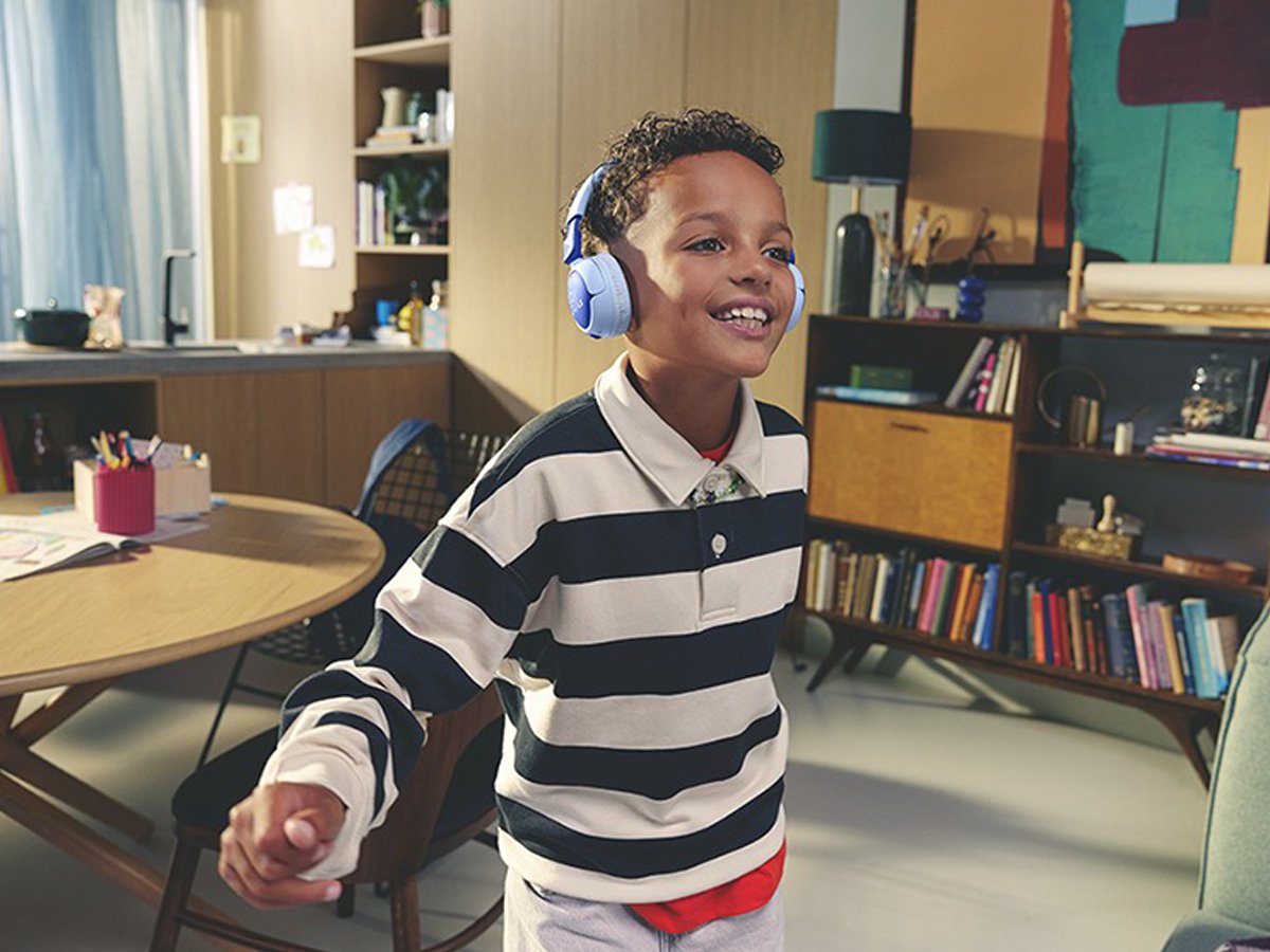 Słuchawki bezprzewodowe JBL Junior 320BT - Grafika lifestyle