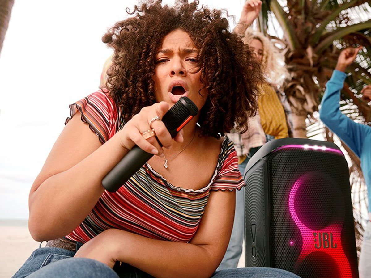 JBL PartyBox Wireless Microphone - Grafika lifestyle