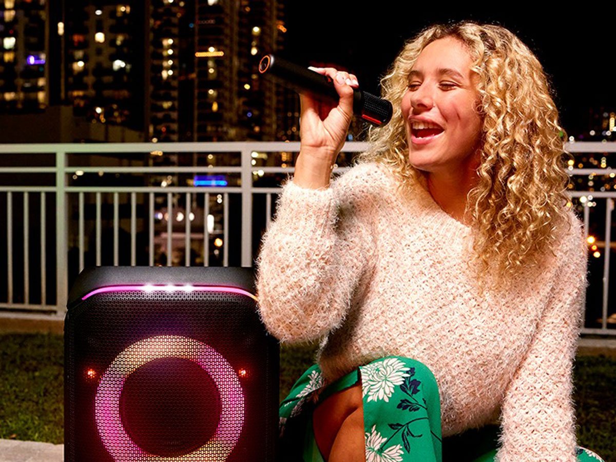 JBL PartyBox Wireless Microphone - Grafika lifestyle