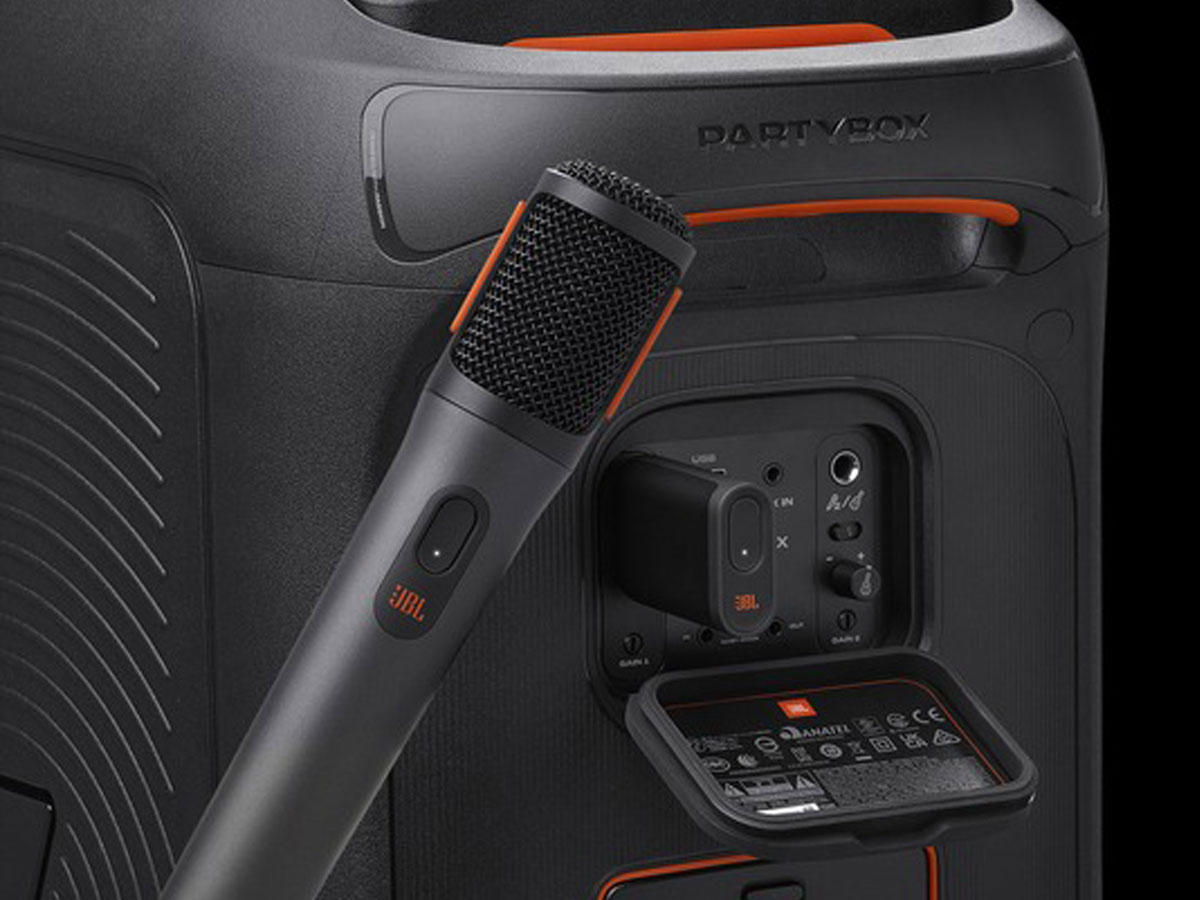 JBL PartyBox Wireless Microphone - Grafika lifestyle