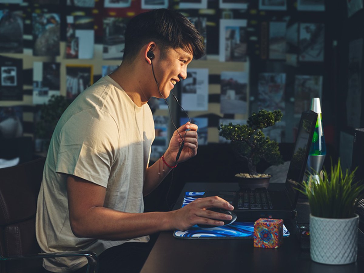 Słuchawki przewodowe JBL Quantum 50C - Grafika lifestyle