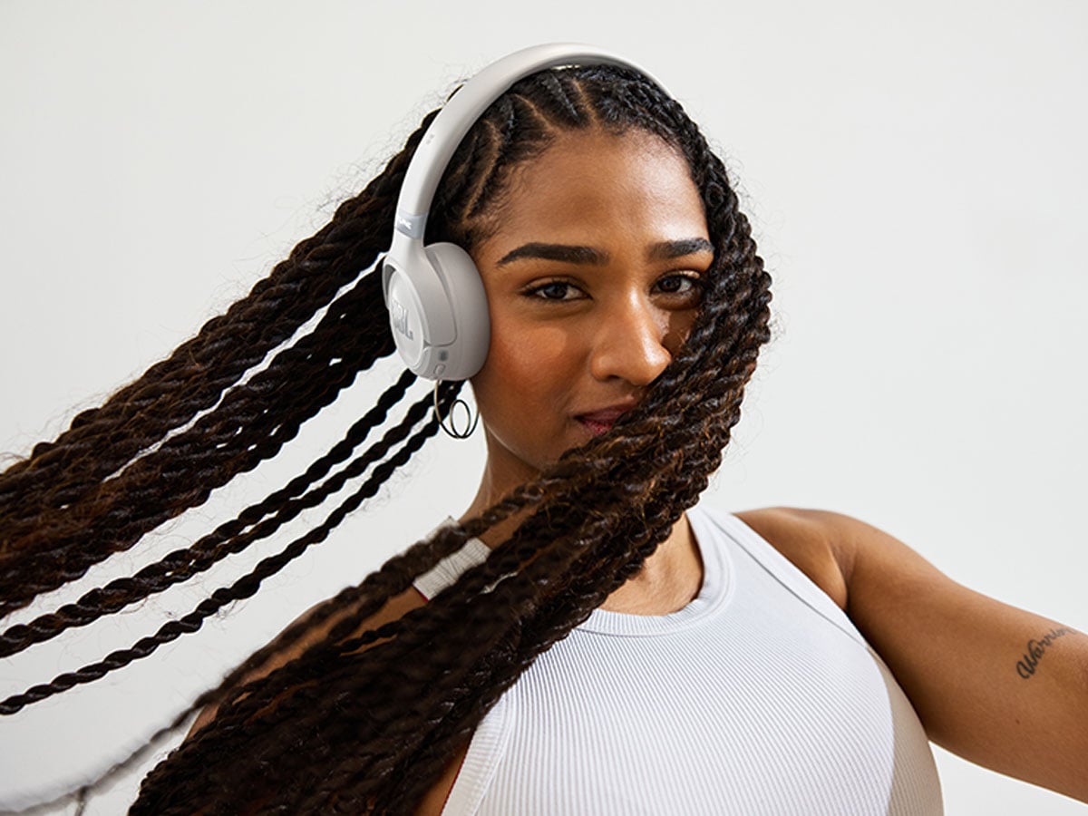 Słuchawki bezprzewodowe JBL TUNE 680NC - Grafika lifestyle