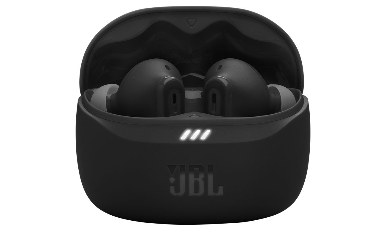 Słuchawki bezprzewodowe JBL Tune Beam 2 Czarne - Widok od przodu wraz z otwartym etui ładującym