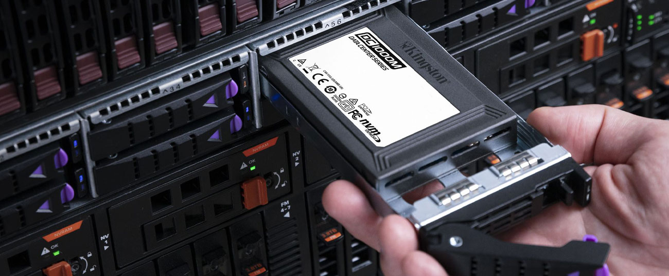 Montaż dysku SEDC1000M serwer