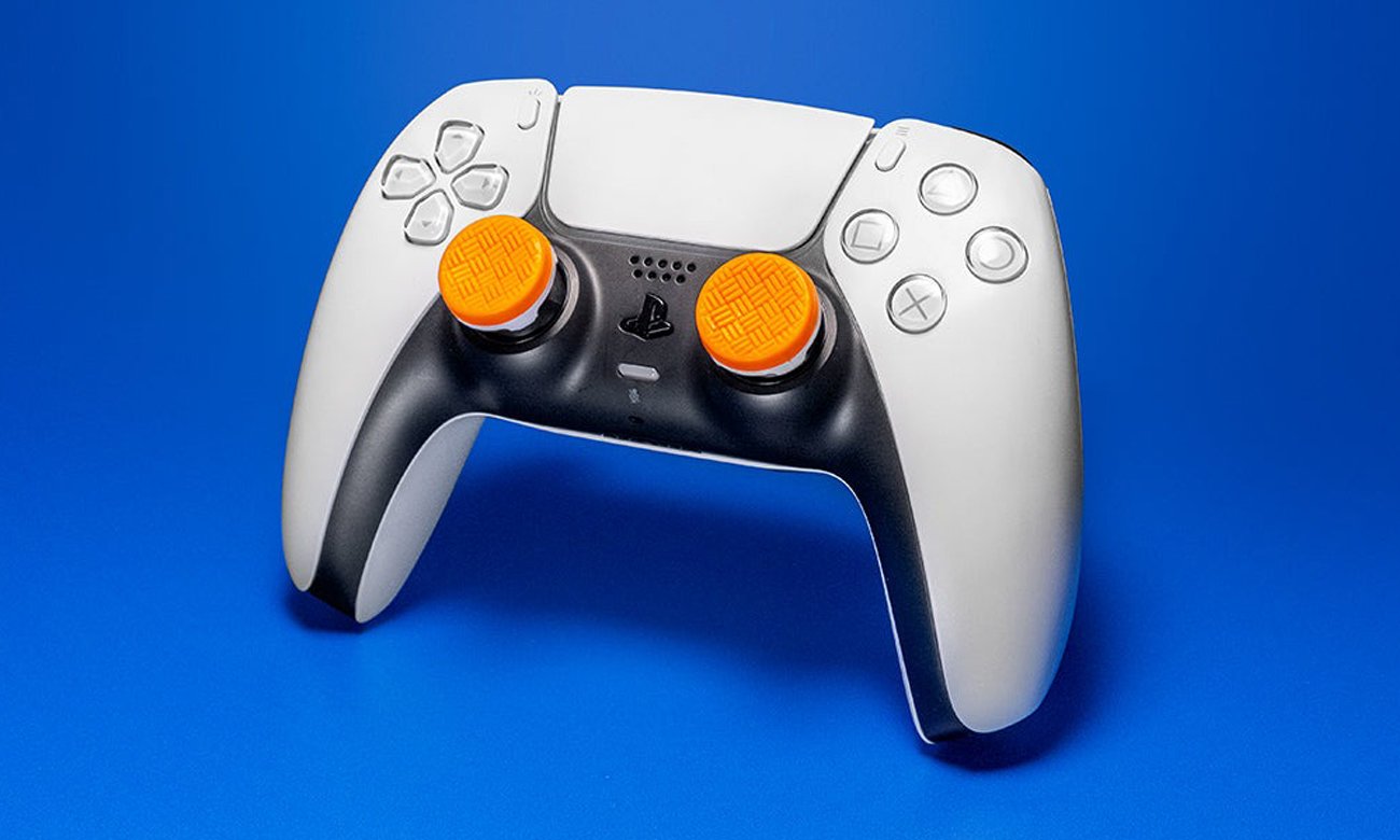 KontrolFreek Sports Omni Edition Orange Analogstick-Abdeckungen für PS5 - Grafik mit Hintergrund