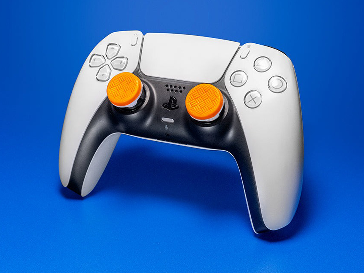 KontrolFreek Sports Omni Edition Orange Analogstick-Abdeckungen für PS5 - Grafik mit Hintergrund