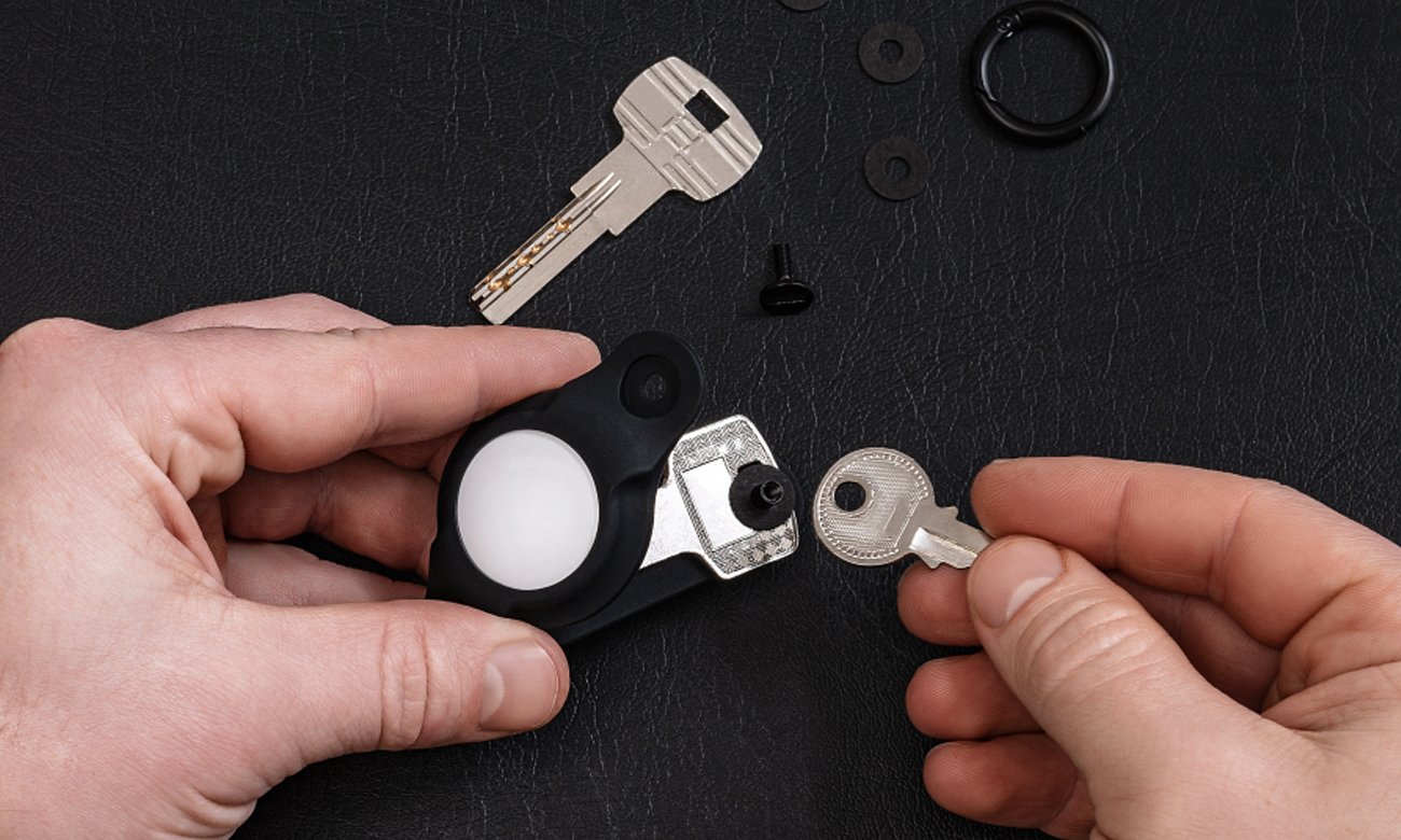 KeySmart Air Flex organizer do kluczy z etui na AirTag silikon black