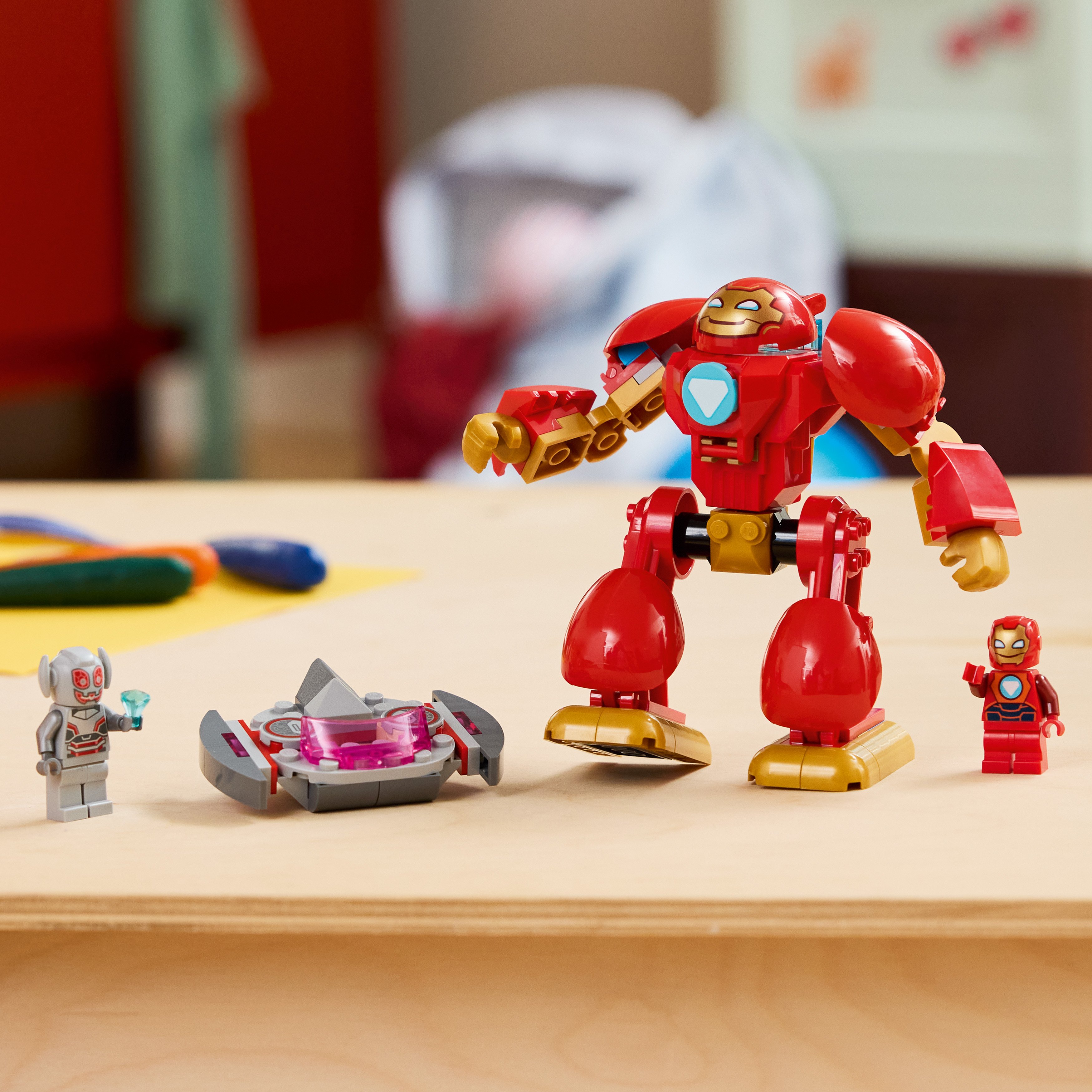 LEGO® ǀ Marvel Iron Man i super ekipa Ultron kontra Iron Man 11209