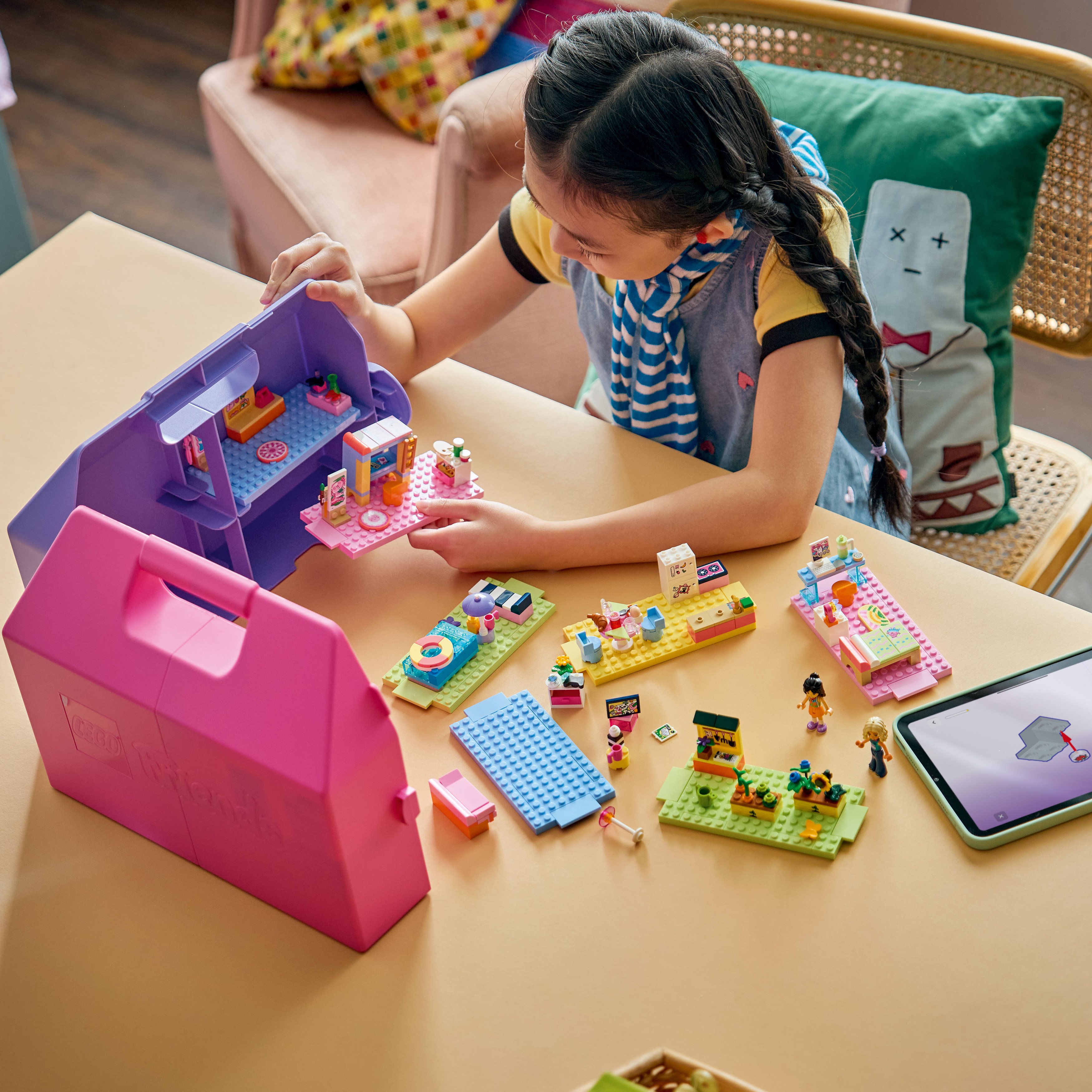 LEGO® Friends Kreatywna walizka z domkiem dla lalek 42697